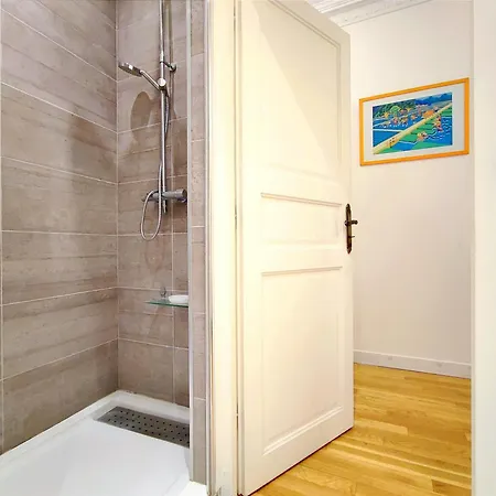 15 Urban With Local Life And Easy Metro Access Apartment