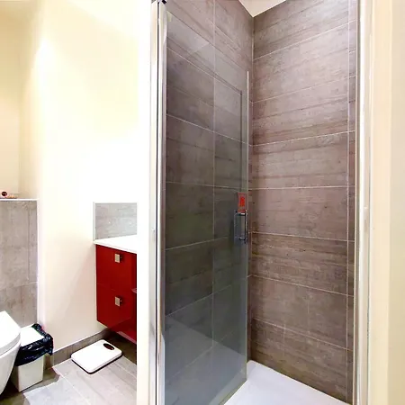 15 Urban With Local Life And Easy Metro Access Apartment Paris