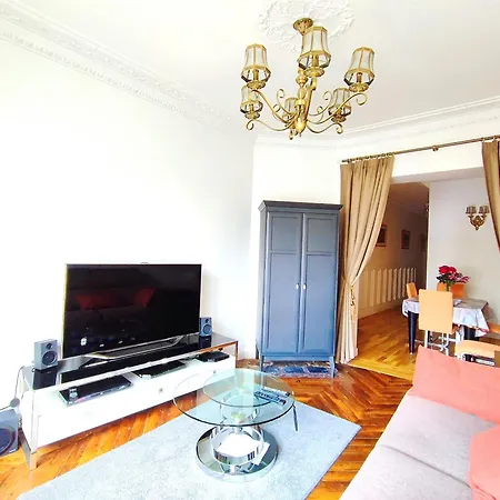 15 Urban With Local Life And Easy Metro Access Apartment Paris