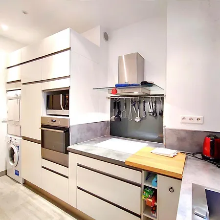 15 Urban With Local Life And Easy Metro Access *