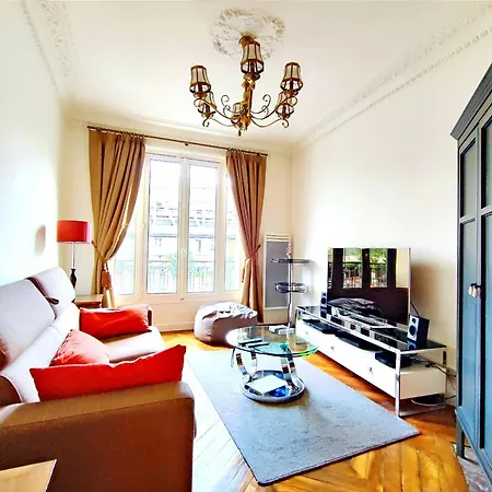 15 Urban With Local Life And Easy Metro Access Paris