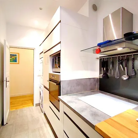 15 Urban With Local Life And Easy Metro Access